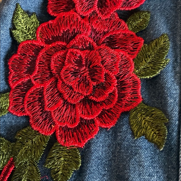 TY Original Wear Denim Skirt & Red Roses, red topstitch, back zip & slit. 16 - Picture 9 of 17